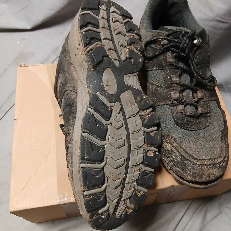 MOUNTAIN WAREHOUSE MCLEOD WIDE FIT OUTDOOR WALKING SHOE – UK 9 – JET BLACK