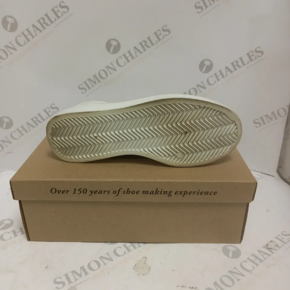 BOXED PAIR OF CUSHION WALK LASER CUT ZIP TRAINERS IN IVORY - SIZE 5