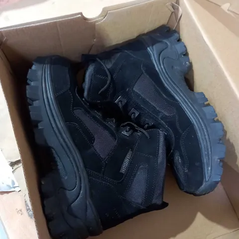 SKETCHER BLACK DESIGNER BOOTS SIZE 6 AND A HLAF 
