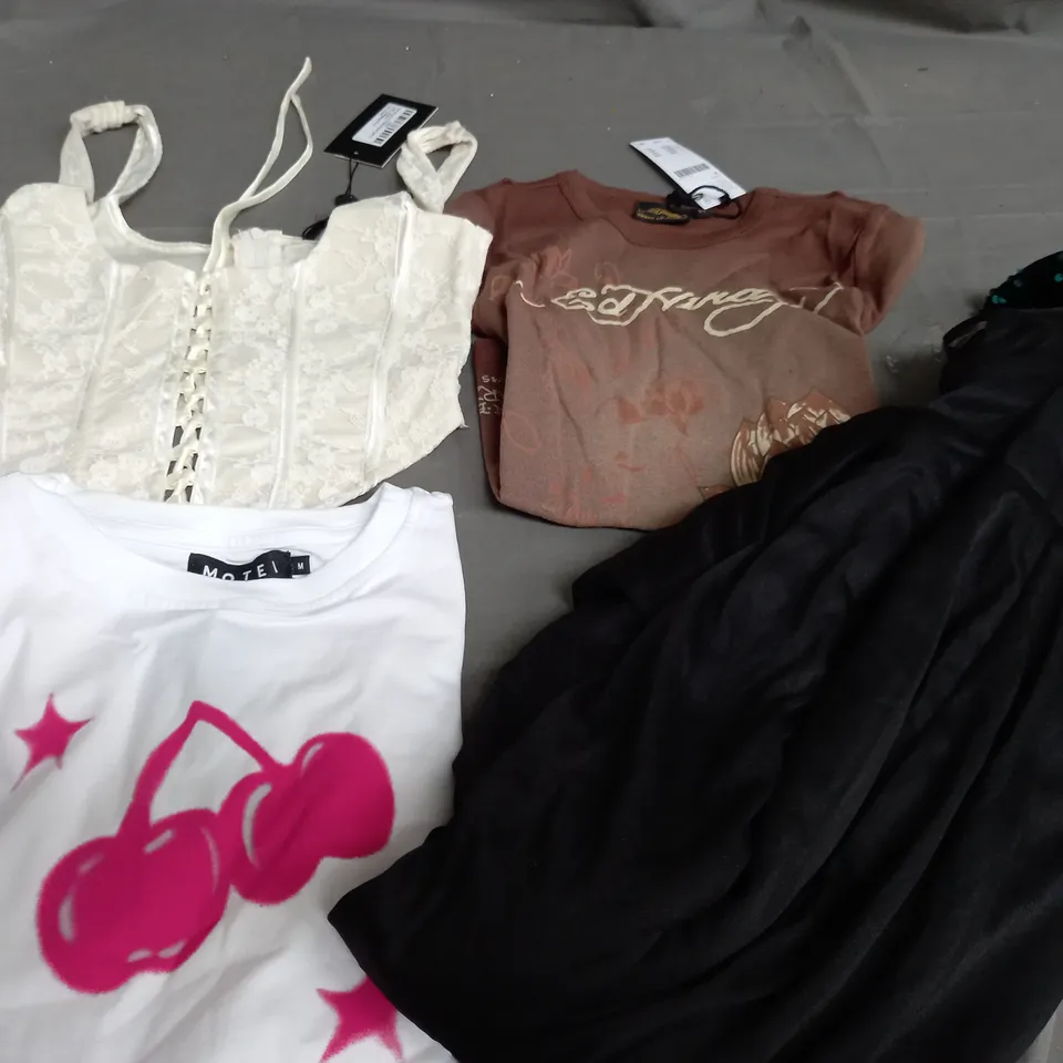 BOX OF APPROXIMATELY 25 ASSORTED CLOTHING ITEMS TO INCLUDE - SOCKS , T-SHIRT , DRESS ETC - COLLECTION ONLY 