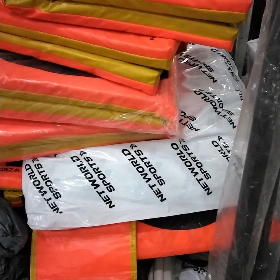 CAGE OF APPROX 10 ASSORTED ITEMS TO INCLUDE- FOOTBALL MANAQUIN - METAL BAT - FORZA G ECT