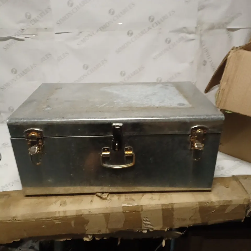 BUNDLEBERRY BY AMANDA HOLDEN SET OF GALVANISED OUTDOOR TRUNKS