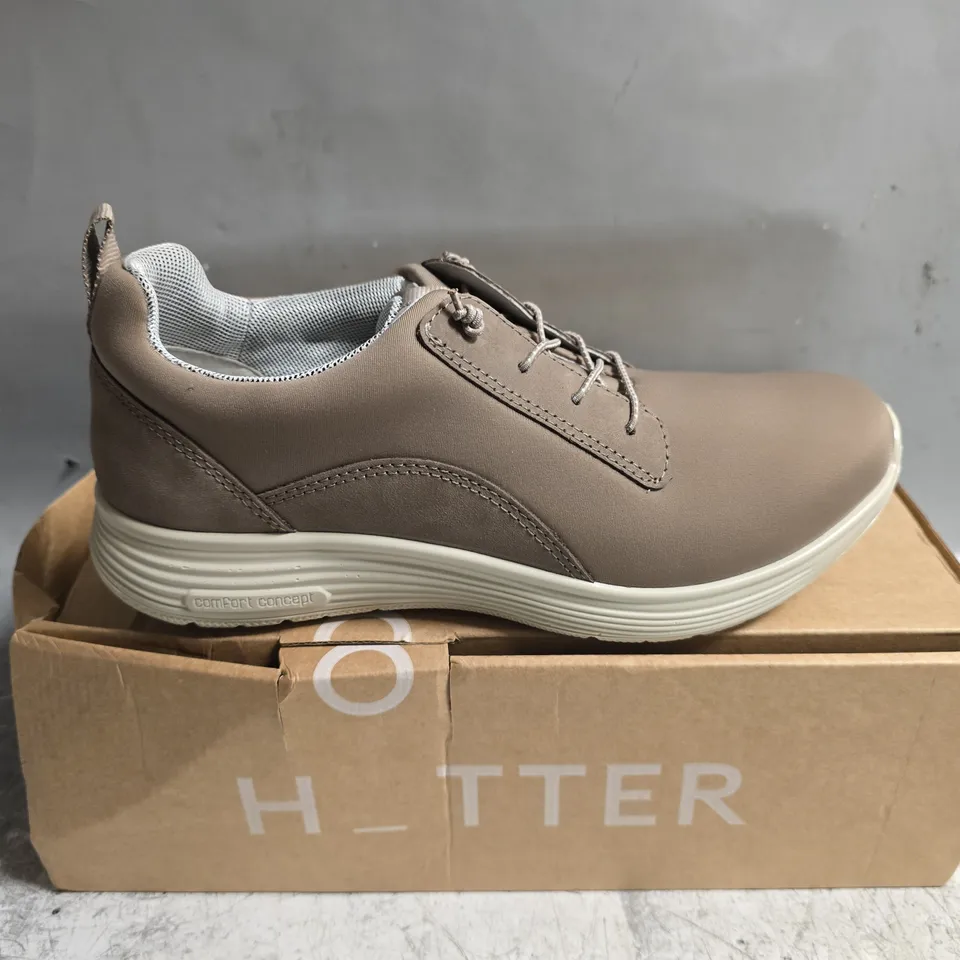 BOXED PAIR OF HOTTER DASH TRAINERS IN MINK - UK 4.5