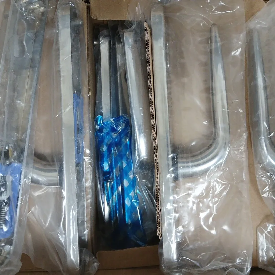 BOXED SET OF COMBI DOOR HANDLES