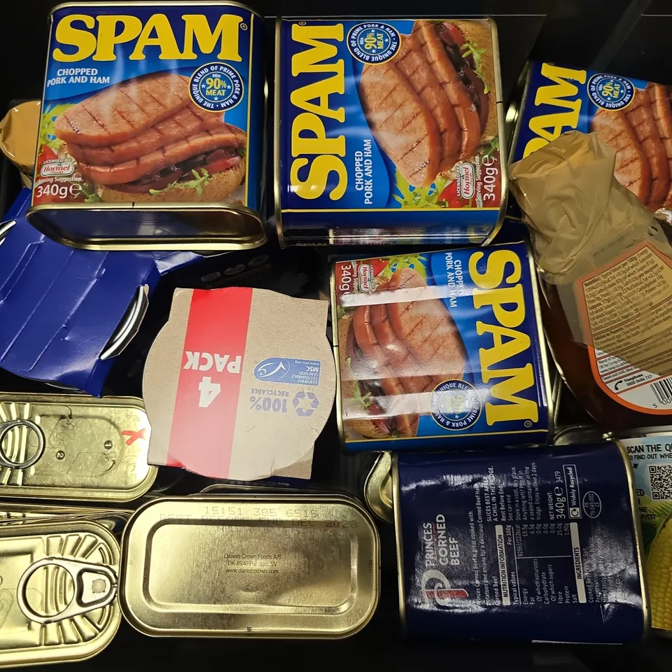 APPROXIMATELY 15 ASSORTED FOOD & DRINK ITEMS TO INCLUDE SPAM, TUN CHUNKS, HONEY, ETC - COLLECTION ONLY