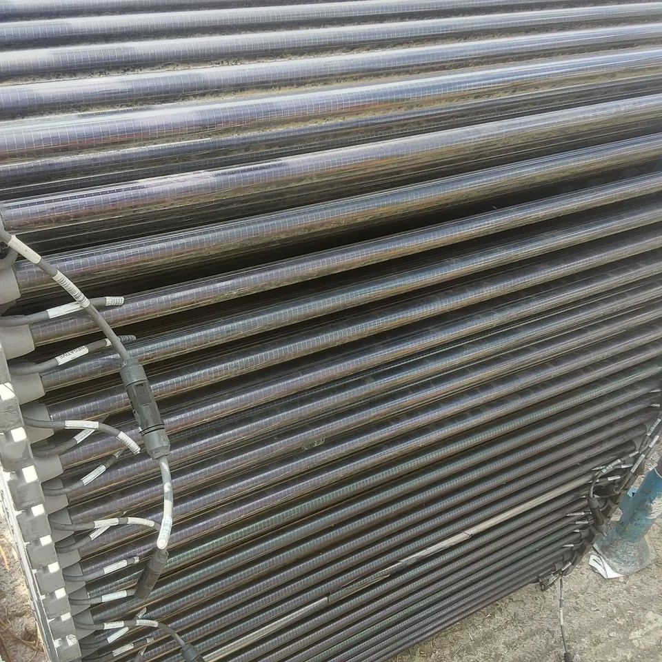 PALLET CONTAINING A VERY LARGE QUANTITY OF SOLAR PANELS