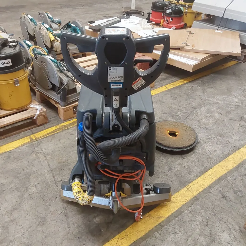 TASKI SWINGO 455 SCRUBBER DRYER