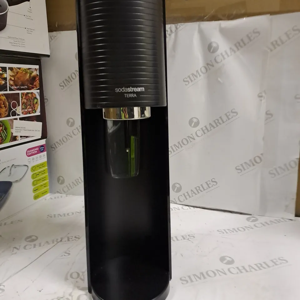 BOXED SODASTREAM SPIRIT ONE TOUCH SPARKLING WATER MAKER