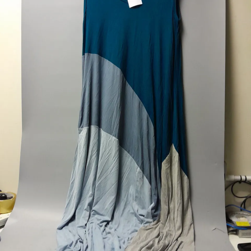 WYNNE LAYERS SLEEVELESS DRESS IN BLUE MULTI - UK SMALL