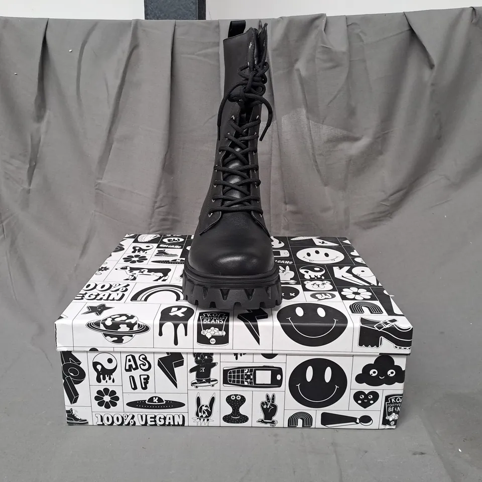 BOXED PAIR OF KOI VEGAN SIREN MEN'S TALL LACE UP BOOTS IN BLACK UK SIZE 9