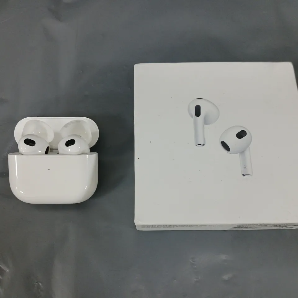 BOXED APPLE AIRPODS 3RD GEN 