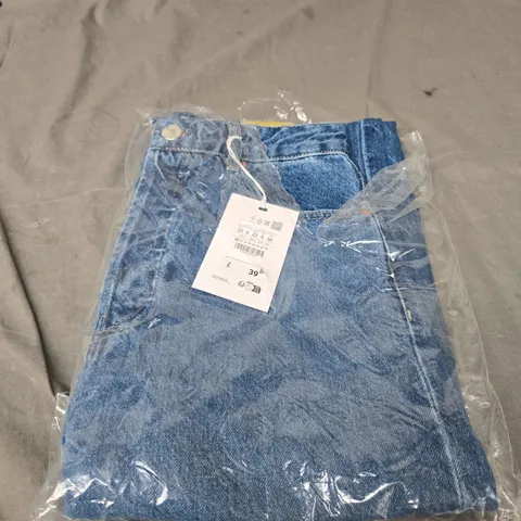 PULL AND BEAR SUPER BAGGY DENIM JEANS SIZE 4