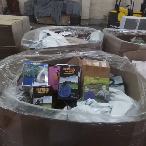 PALLET CONTAINING LARGE QUANTITY OF DIFFERENT HOSES & GARDEN FURNITURE ETC