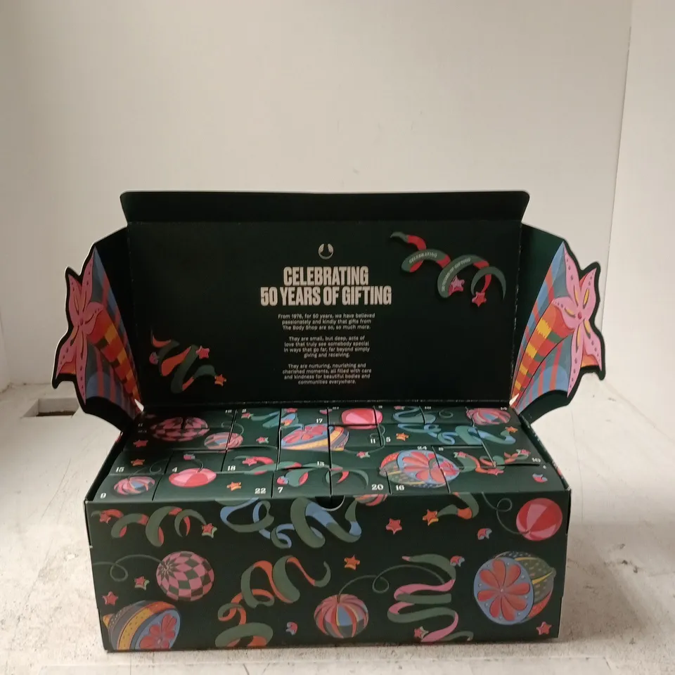 CLASSIC ADVENT CALENDAR – 50 YEARS OF GIFTING (FESTIVE DECORATED BOX)