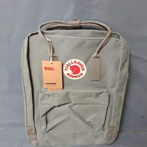 FJALLRAVEN KANKEN ORIGINAL BAG IN GREY