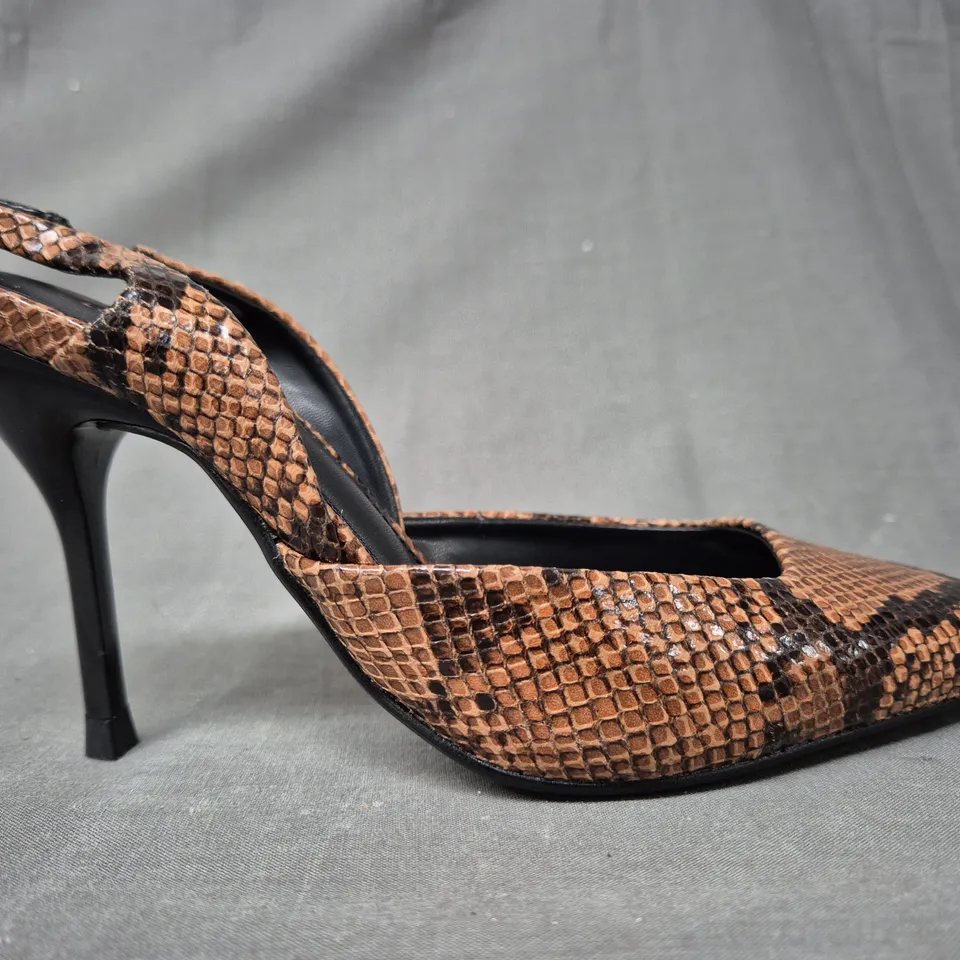 BOXED PAIR OF SIMMI LONDON POINTED TOE STILETTO HEEL SHOES IN BEIGE SNAKE UK SIZE 4