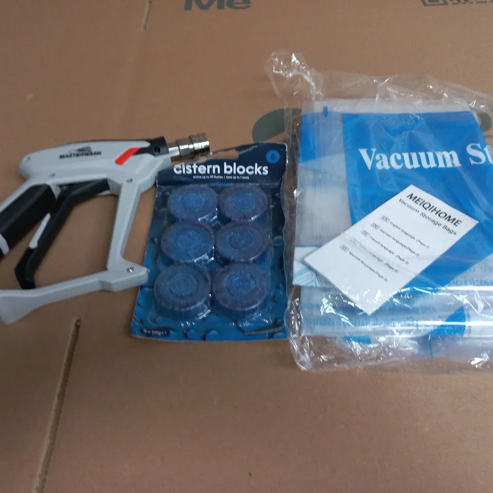APPROXIMATELY 15 ASSORTED HOUSEHOLD PRODUCTS TO INCLUDE TOILET CISTERN BLOCKS, VACUUM SEAL BAGS AND MASTERWASH SPRAY NOZZLE