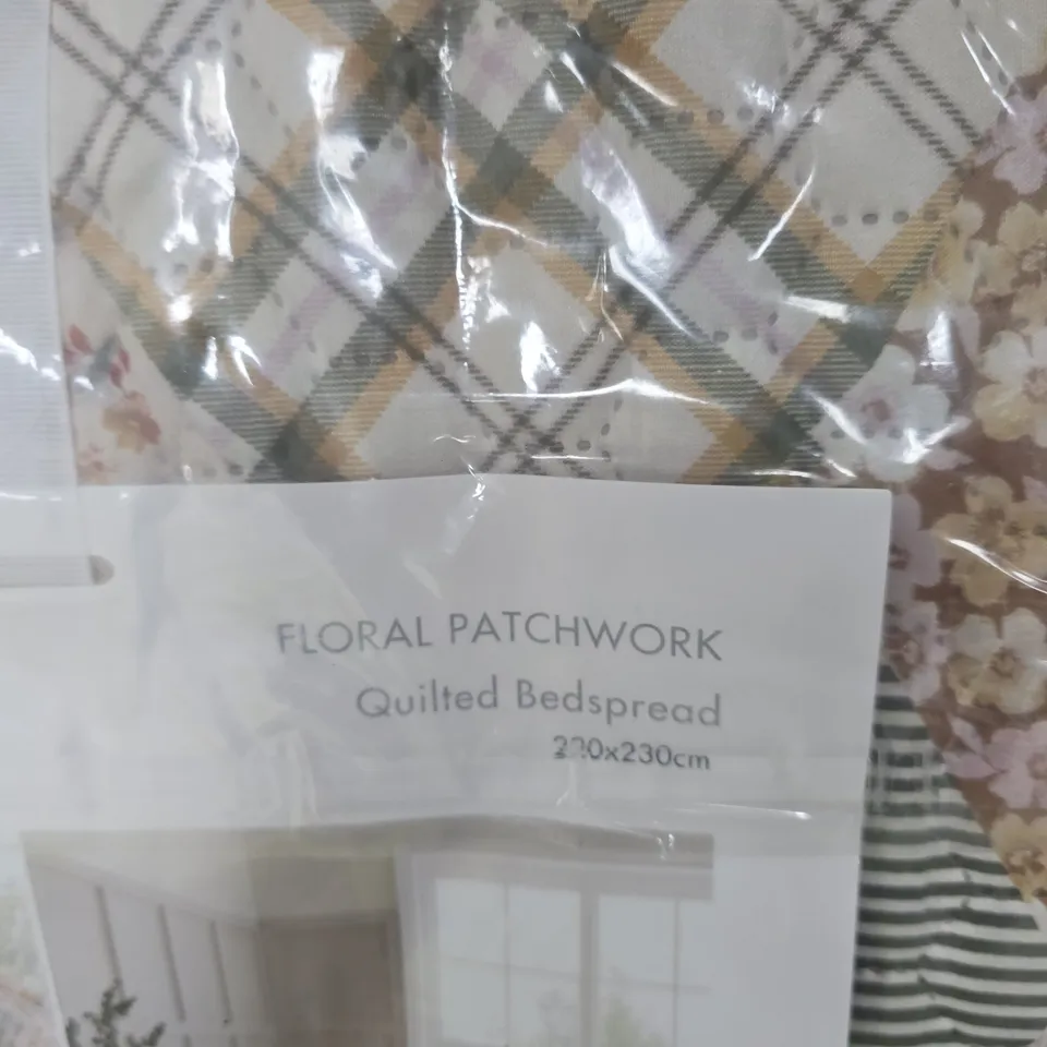 CATHERINE LANSFIELD FLORAL PATCHWORK QUILTED BEDSPREAD 230X230 CM