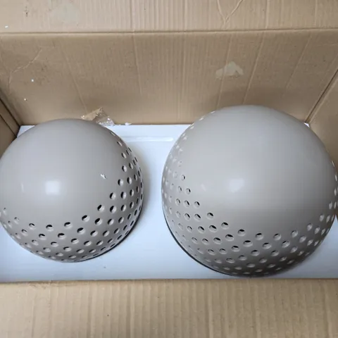 SET OF 2 GARDEN DECORATIVE ORBS