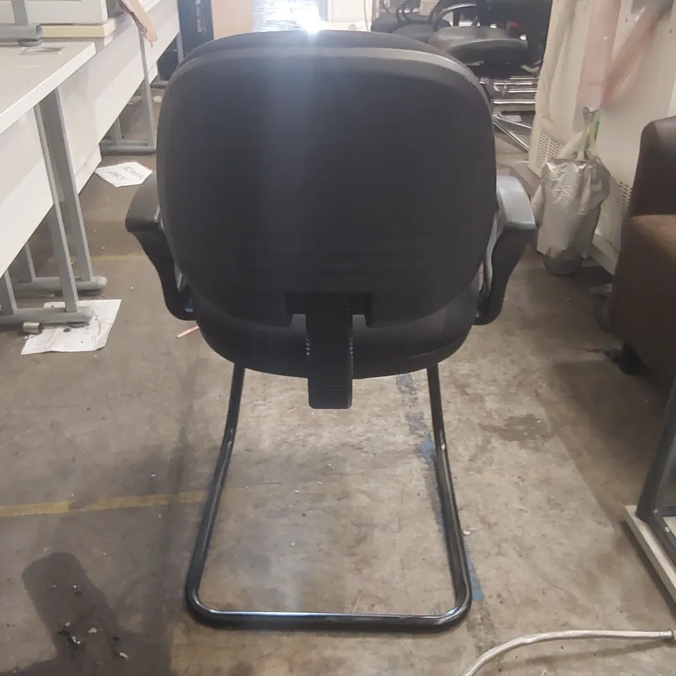 BLACK UPHOLSTERED OFFICE CHAIR