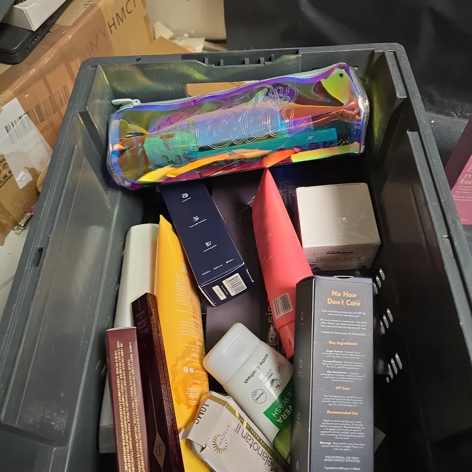 APPROXIMATEY 15 ASSORTED HEALTH AND BEAUTY PRODUCTS TO INCLUDE - DOVE BODY WASH - L'OREAL ABSOLUT REPAIR AND GIVE ME SHAMPOO