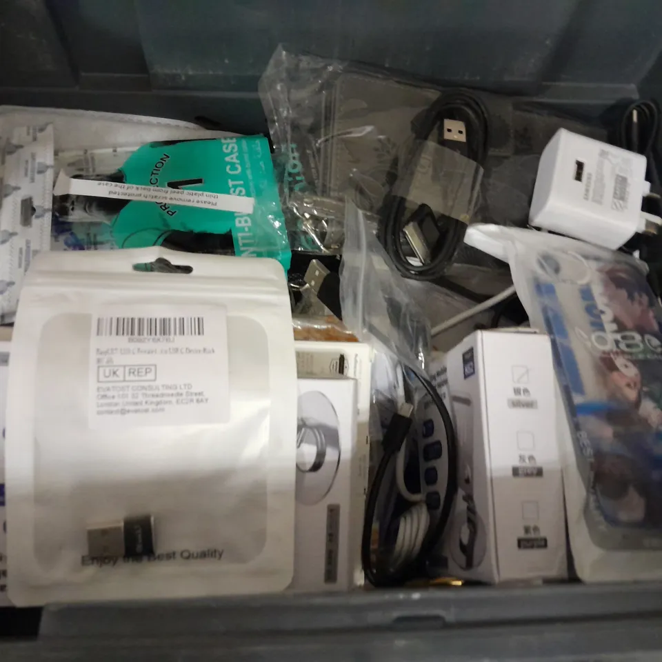 LOT OF ASSORTED MOBILE PHONE ACCESSORIES TO INCLUDE CASES, SCREEN PROTECTORS AND CHARGERS