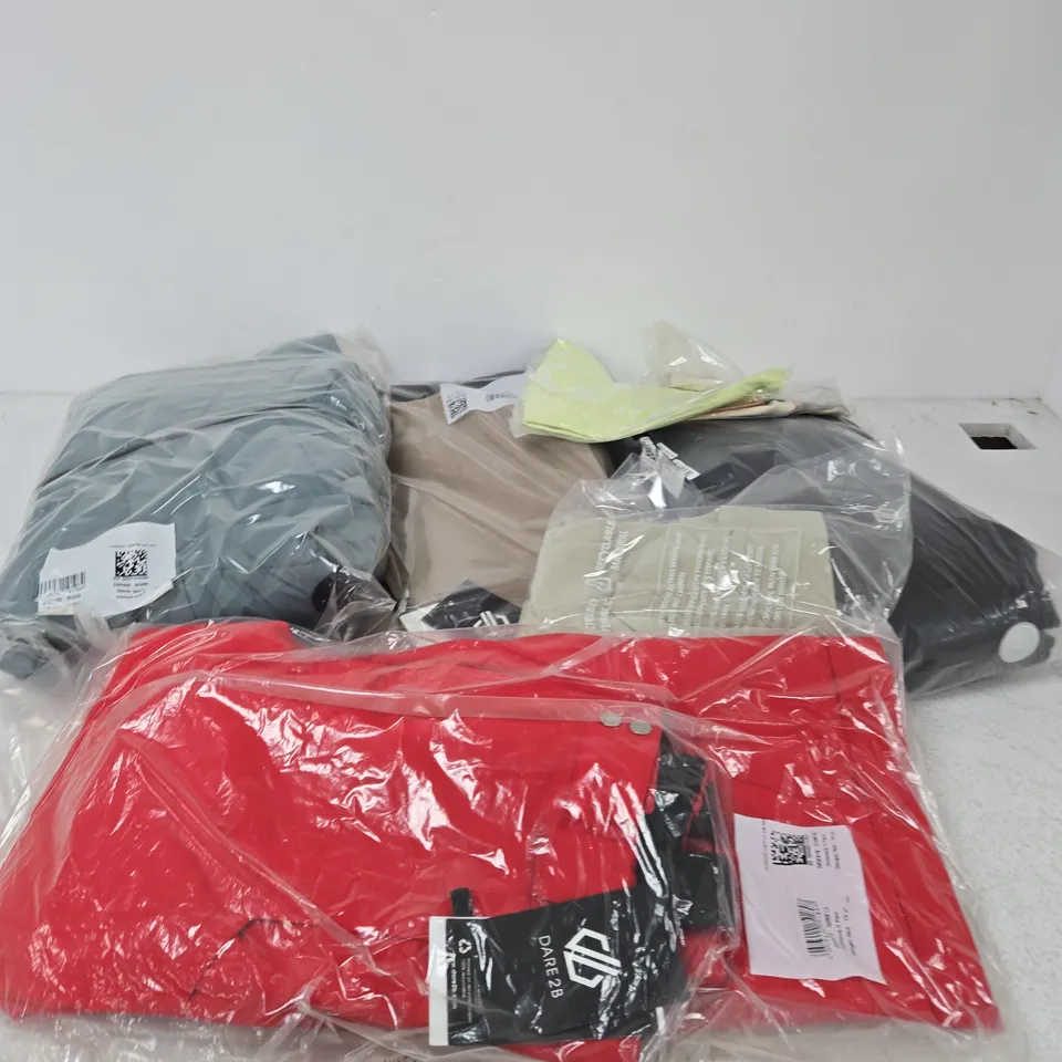 25 X ASSORTED BRAND NEW REGATTA CLOTHING PRODUCTS IN VARIOUS STYLES & SIZES 