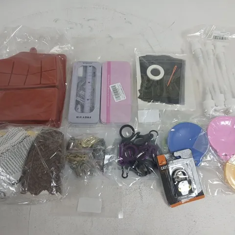 LOT OF ASSORTED HOUSEHOLD ITEMS TO INCLUDE MATH SETS, CARBINGERS AND SILICON MOULDS