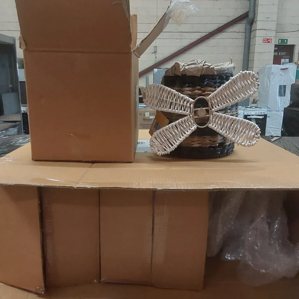 PALLET CONTAINING A VERY LARGE QUANTITY OF ASSORTED EASTER PRODUCTS