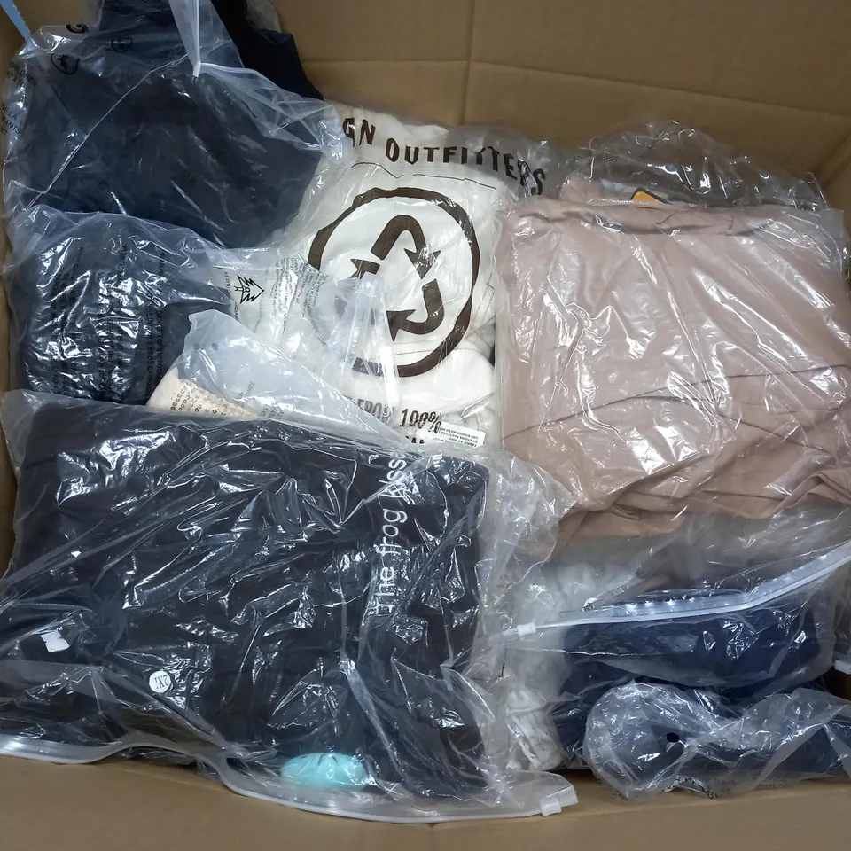 LARGE BOX  TO INCLUDE 50 ASSORTED CLOTHING ITEMS TOO INCLUDE TOPS , TROUSERS AND DRESSES , ETC 