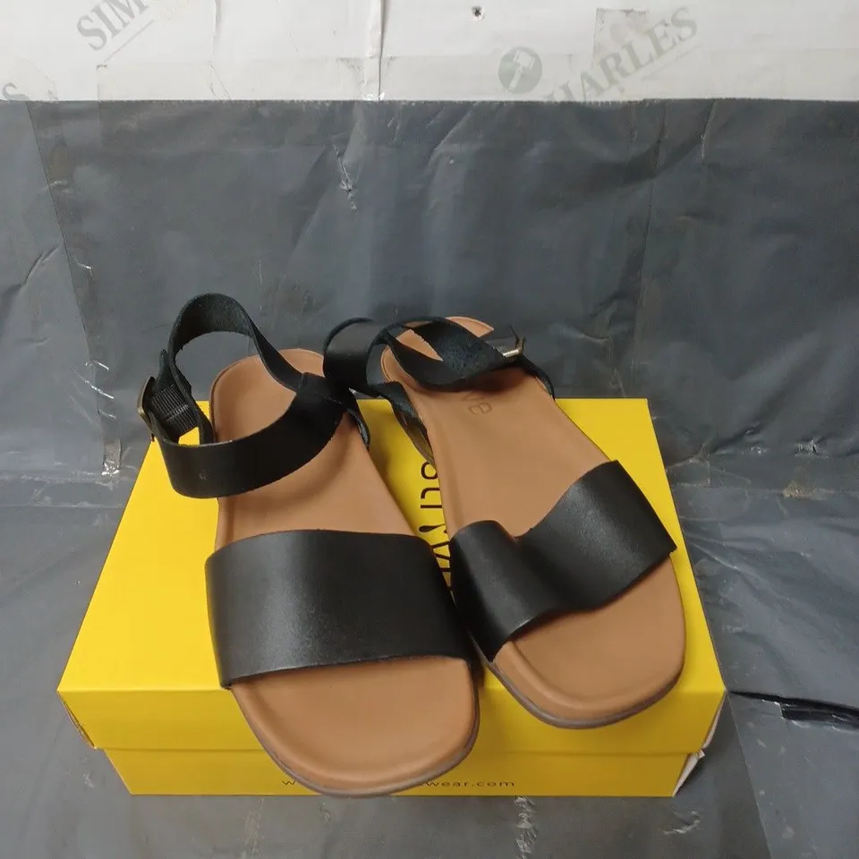 STRIVE LADIES SANDALS BLACK SIZE 6  
