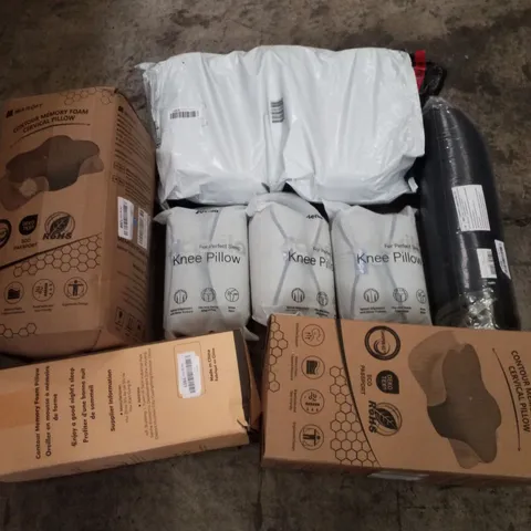 PALLET CONTAINING ASSORTED PILLOWS & CUSHIONS
