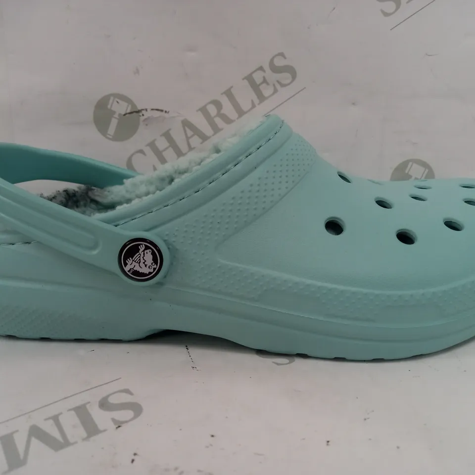 CROCS CLOGS IN LIGHT BLUE WITH FUR LINING - SIZE 6