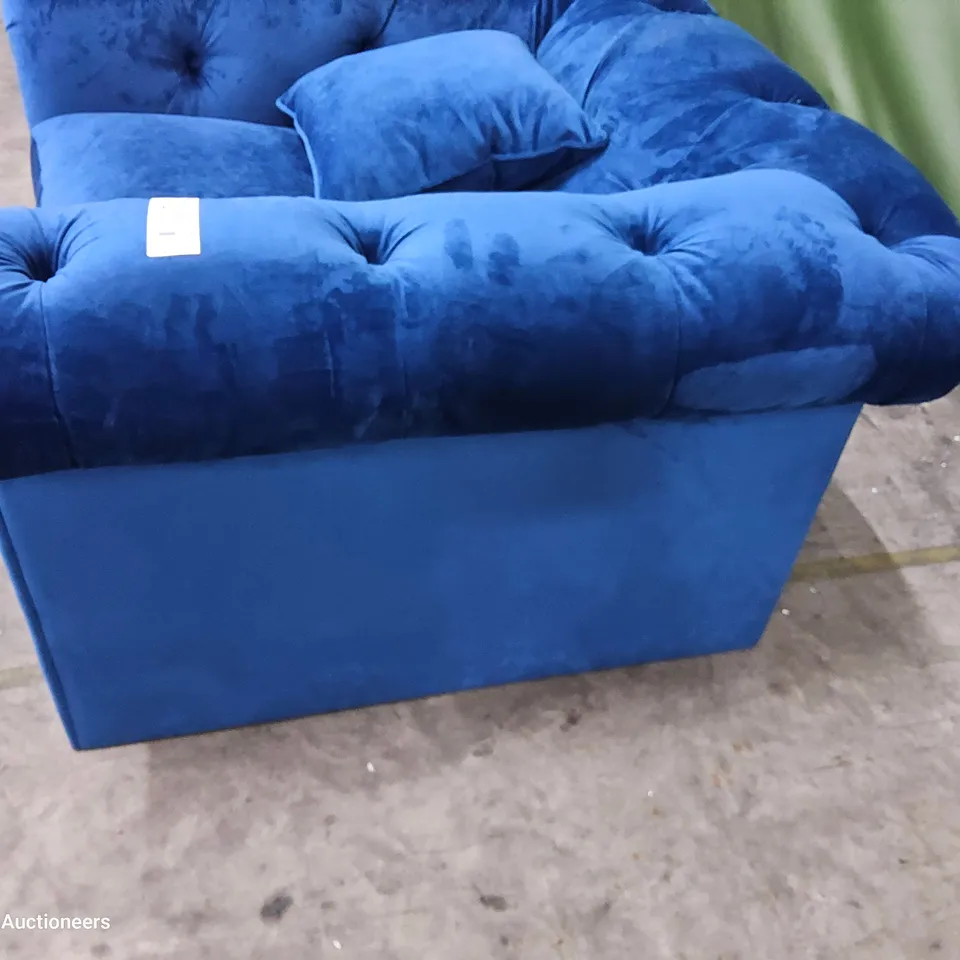 DESIGNER THE HAXTON BLUE VELVET CHESTERFIELD STYLE EASY CHAIR 