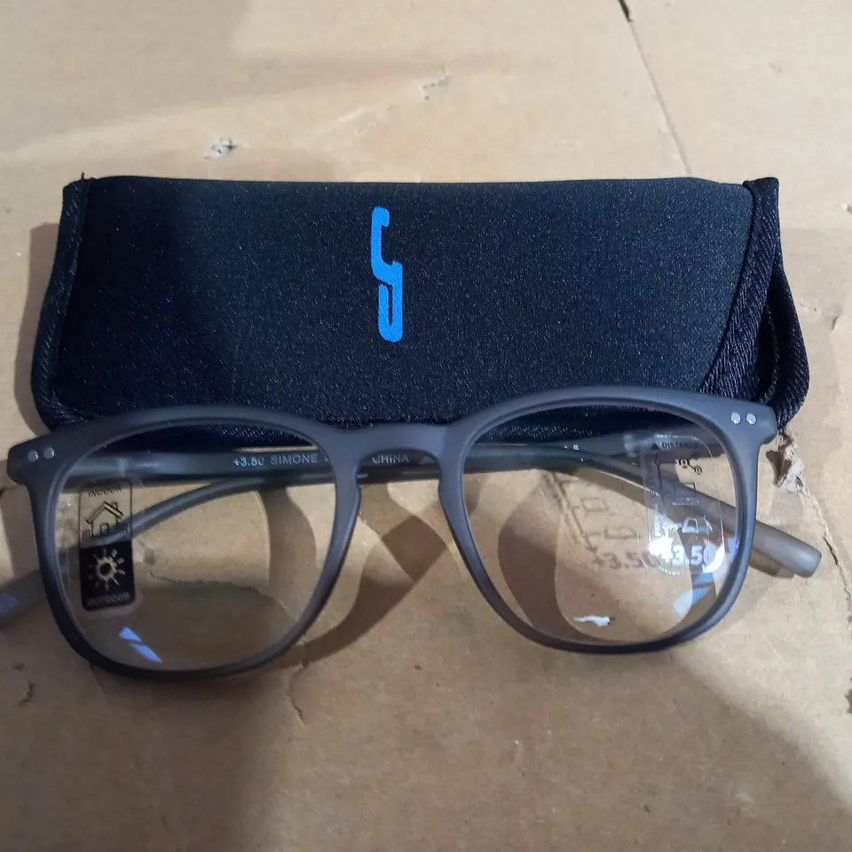 BRAND NEW JP PHOTOCROMATIC PROGRESSIVE READING GLASSES STRENGTH 3.50 SMOKE