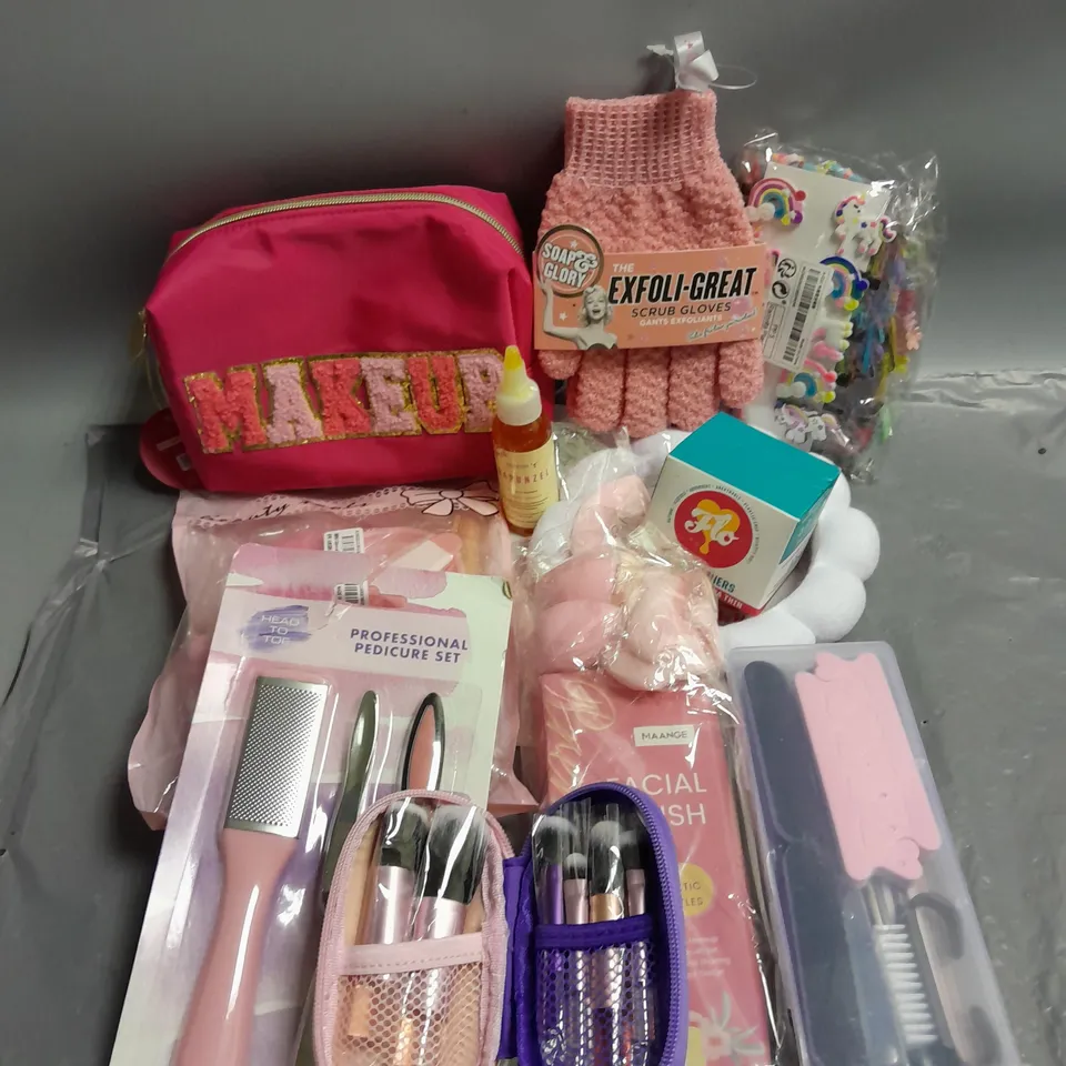 BOX OF APPROXIMATELY 12 COSMETIC ITEMS TO INCLUDE - HAIR SYRUP RAPUNZEL OIL - SOAP&GLORY EXFOLIANT SCRUB GLOVES - HEAD TO TOE PROFESSIONAL PEDICURE SET - ETC