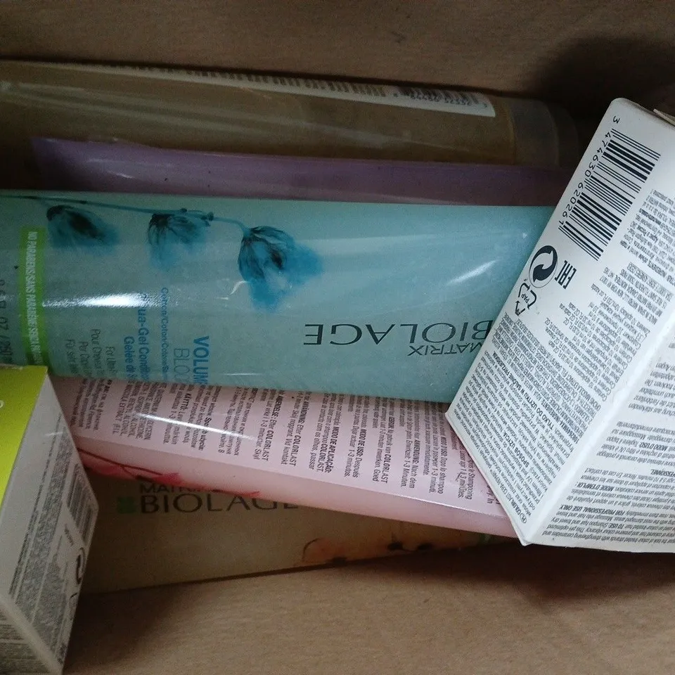 BOX OF APPROXIMATELY 10 ASSORTED MATRIX BIOLAGE COSMETIC ITEMS - COLLECTION ONLY