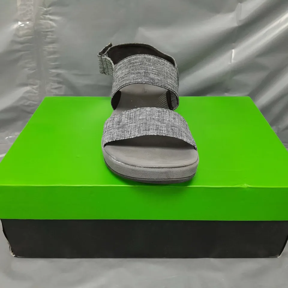 BOXED PAIR OF CLARKS OPEN TOE LOW WEDGE SANDALS IN GREY UK SIZE 5.5