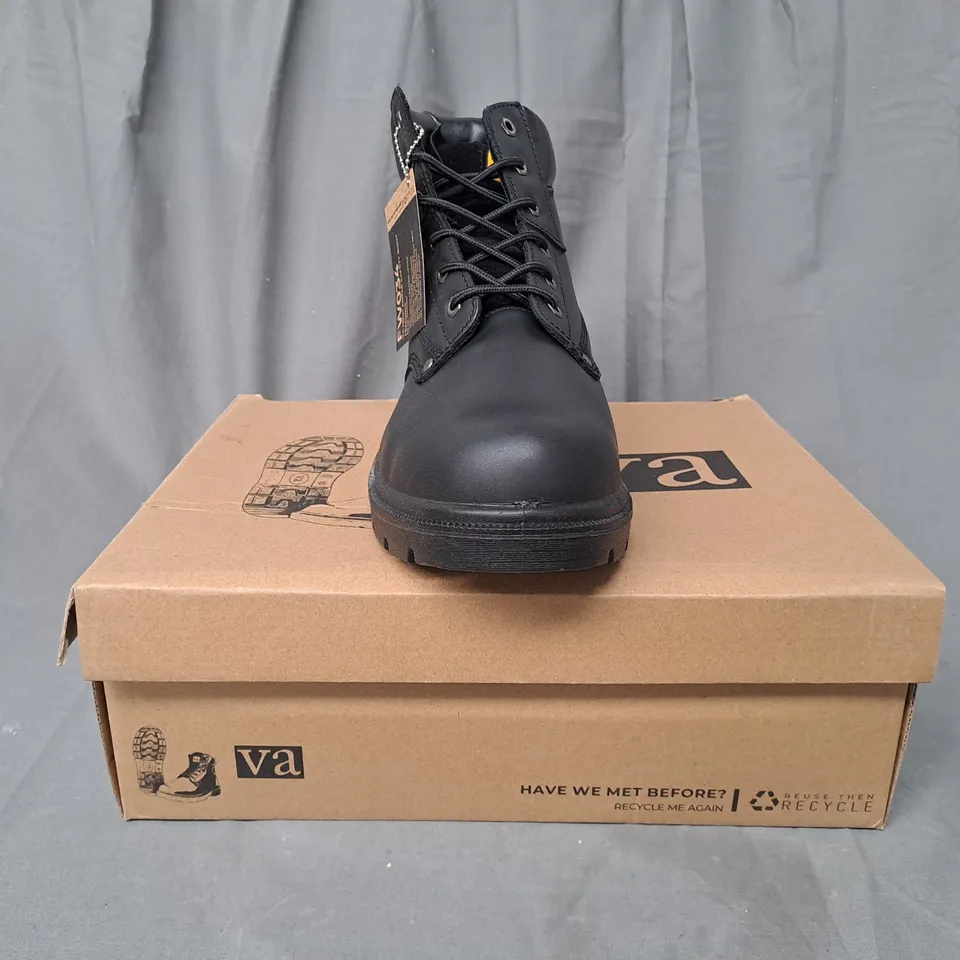 BOXED PAIR OF VA HIGH ANKLE SAFETY BOOTS IN BLACK UK SIZE 12