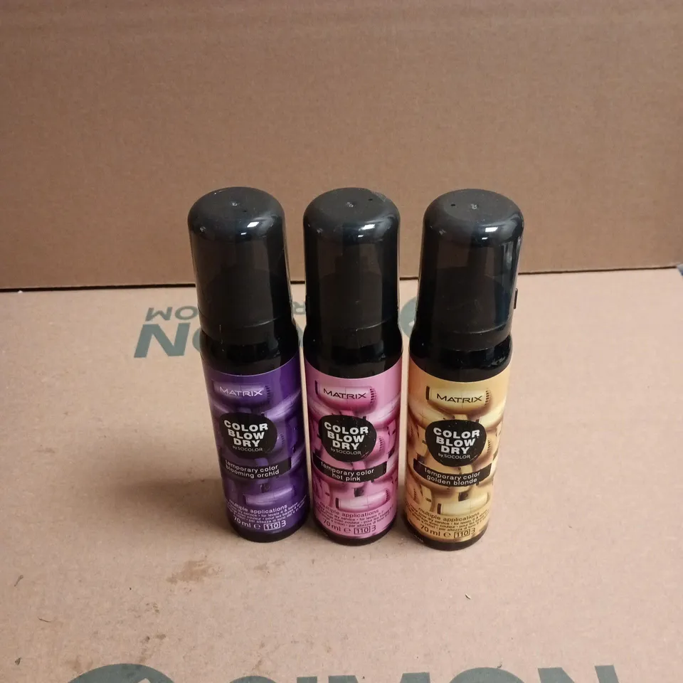 APPROXIMATELY 22 X ASSORTED MATRIX HAIR CARE PRODUCTS TO INCLUDE TEMP COLOUR GOLDEN BLONDE, TEMP COLOUR HOT PINK ETC