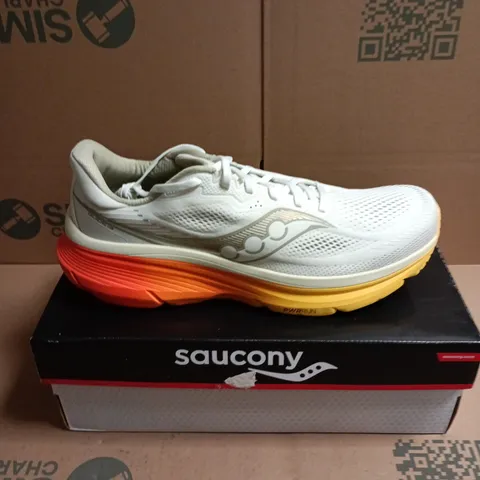 BOXED PAIR OF SAUCONY MEN'S GUIDE 19 RUNNING SHOES - 12