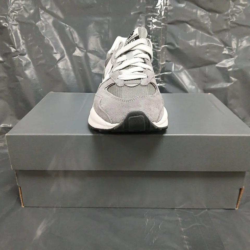 BOXED PAIR OF NEW BALANCE TRAINERS IN GREY SIZE UK 7