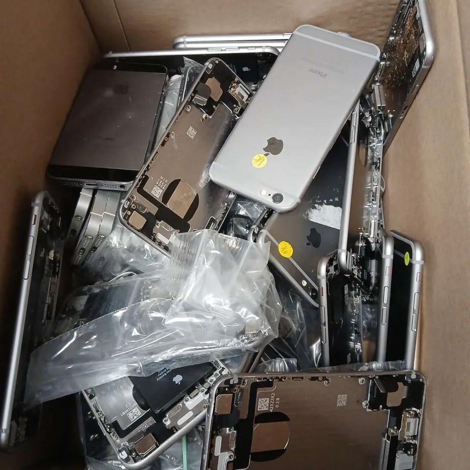 APPROXIMATELY 30 APPLE IPHONE BACKS - FOR PARTS - ASSORTED MODELS AND COLOURS