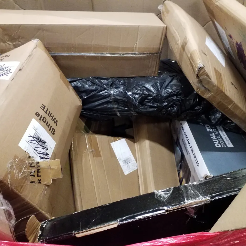 PALLET OF ASSORTED PRODUCTS INCLUDING MATTRESS TOPPER, INDIAN CANVAS TEEPEE, TV SCREEN PROTECTOR, DIGITAL AIR FRYER