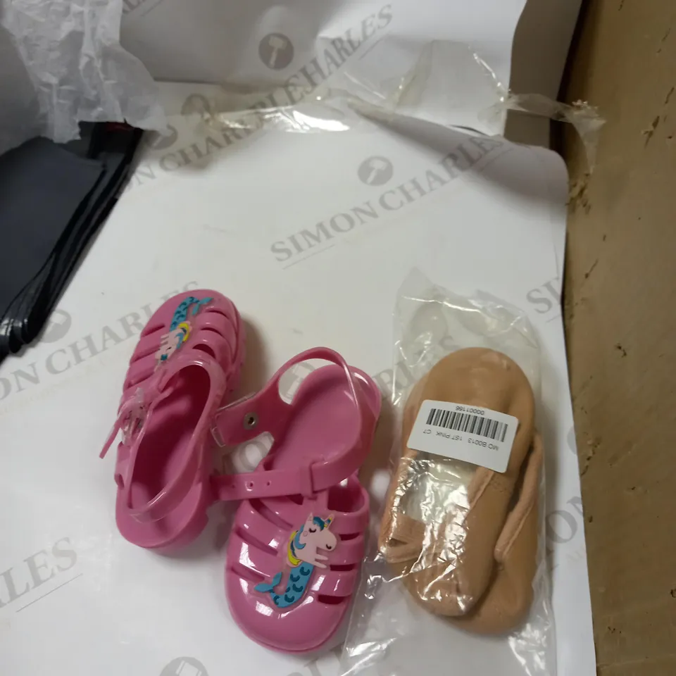 LOT OF 2 SHOES FOR GIRLS SIZE 6-7