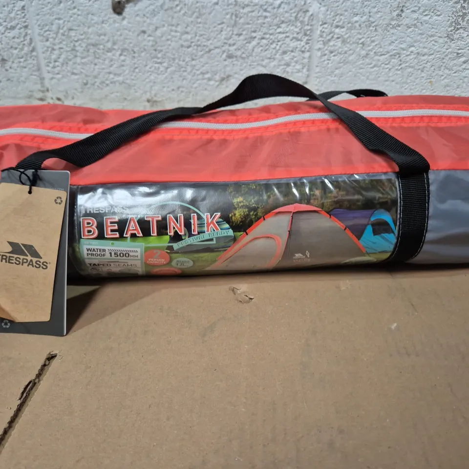 TRESPASS BEATNIK CAMPING TENT – RED & GREY CARRY BAG