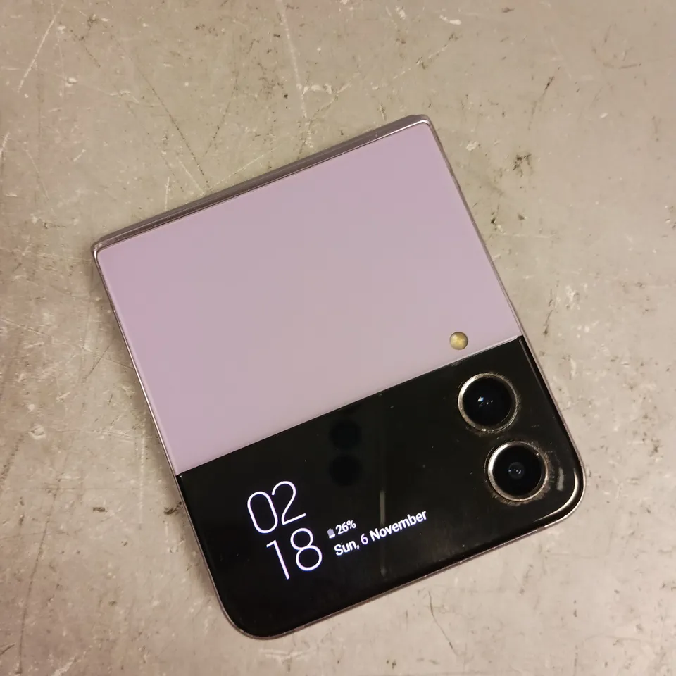SAMSUNG GALAXY Z FLIP SMARTPHONE 