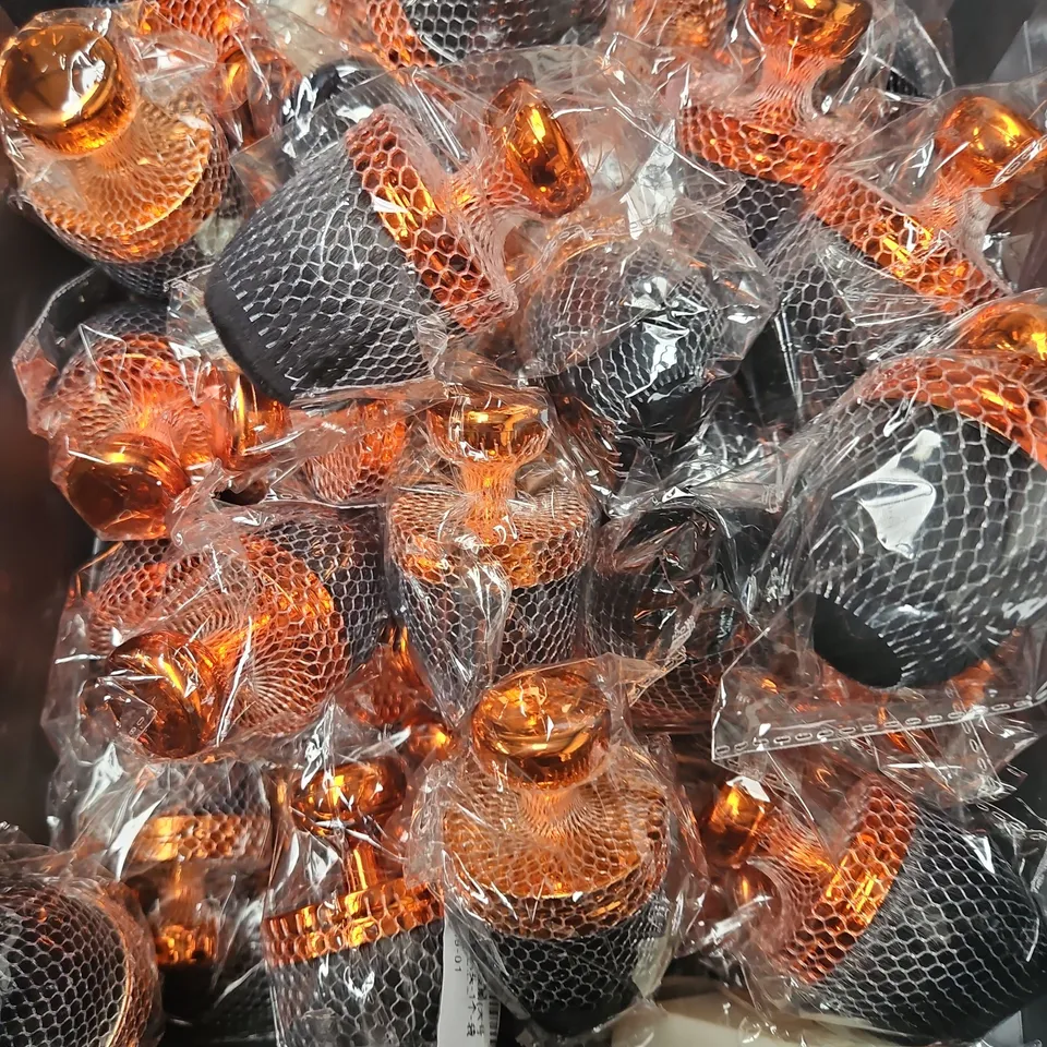 APPROXIMATELY 20 SELF-TANNING/MAKEUP BODY BRUSHES