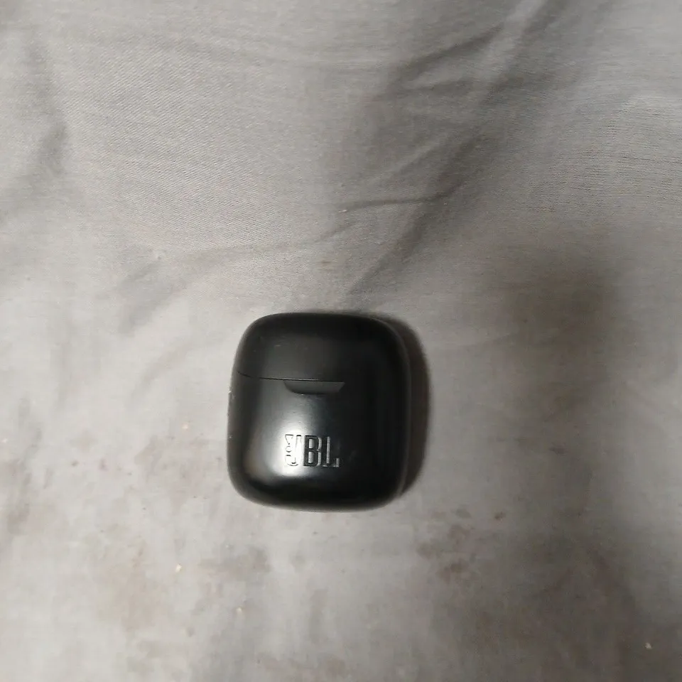 JBL WIRELESS EARBUDS WITH CHARGING CASE