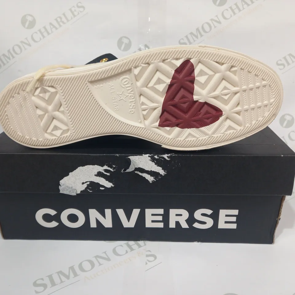 BOXED PAIR OF CONVERSE ALL STAR SHOES IN BLACK W. HEART DESIGN UK SIZE 5.5